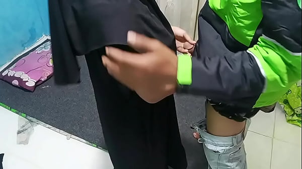 Ngentot Ojol Prank, Bikin Dia Kaget Dan Makin Horny.