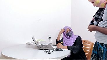 Bankir Hijab Montok Digebuk Petani Desa, Desi Chudai Sange Xxx