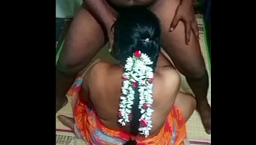 Ibu Rumah Tangga India Digarap Puas Sama Om-om Kampung.