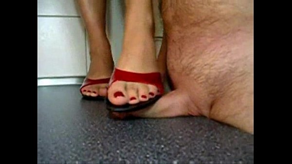 Bhabhi India Bergoyang, Injak-injak Kontol Si Devar, Bikin Makin Tegang.
