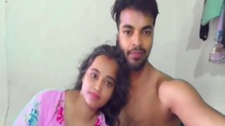Anaknya Kuliah, Ngewe Pacar Di Depan Webcam, Tembemnya Keliatan Jelas, Gaya Desi.