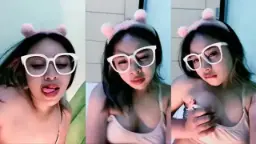 Gadis Manis Remes-remes Toket Mungil Yang Bikin Meleleh.