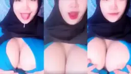 Hijab Biru Arrazyny, Montoknya Bikin Makin Pengen Lihat Isi Daleman.
