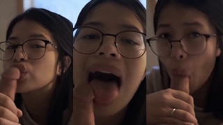 Sepongan Cewek Abg Cantik Pake Kacamata, Bikin Greget Pengen Gigit.