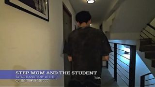 Ibu Tiri Lagi Panas, Muridnya Ikut Kepanasan.