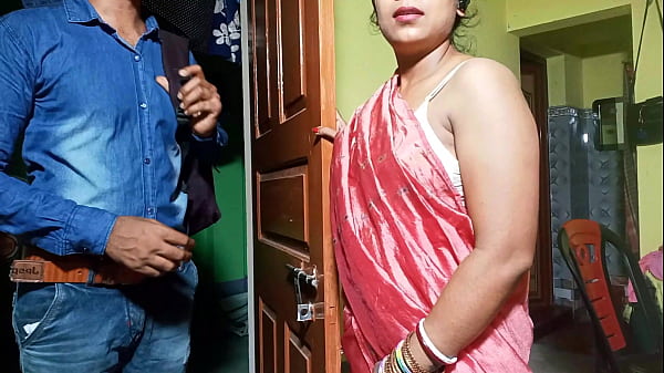 ब्रा बेचने वाले ने भाभी को फुसलाकर चोदा, भारतीय पोर्न साफ हिंदी आवाज़ में