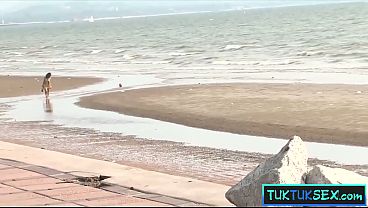 Gadis Thailand Dijemput Di Pantai Buat Ngeseks Sama Bule Kontol Gede