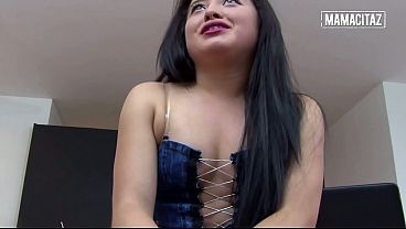 Goyangin Pantat Tebal Latina Pake Rok Mini… Dia Nggak Tahan Megang-megang Terus.