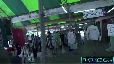 Mulut Basah Thai Mami Mungil Dijilat Bareng Dua Bule Gede