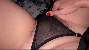 Tonton Ibu Nakal Ini Bermain-main Dengan Memek Berbulu Lebatnya. Pov Dari Pandangan Pertama.