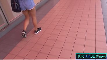 Gadis Lokal Thailand Digoda Di Tuk Tuk, Langsung Digiring Ke Hotel Buat Main Bareng