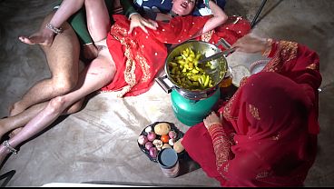 Ibu Tiri Desi India Lagi Ml Di Dapur Sambil Ngomong Kotor Bahasa Hindi, Bikin Makin Panas