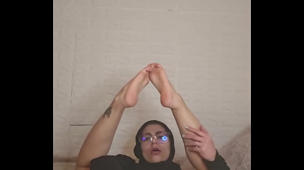 Perawan Arab, Istri Siapa, Kaki Mulus Di Balik Niqab