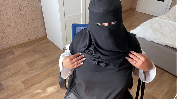 Istri Arab Baca Cerita Seks Panas Bikin Ngilu.