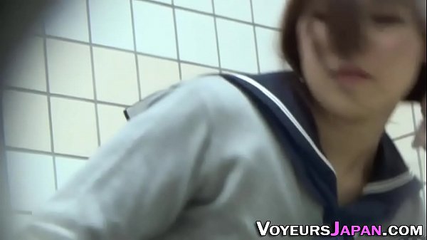 Cewek Jepang Remaja Lagi Mainin Kacang
