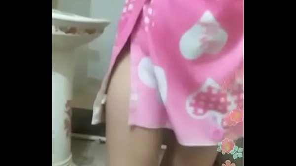 Desi Mandi Di Kamar Mandi, Basah Kuyup, Bikin Pengen Lihat Lebih Dalam