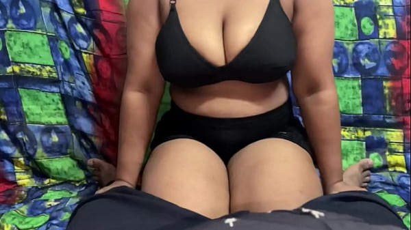 Tante Tiri Digebuk Abis Pas Lagi Main Bareng Adiknya, Video Mms Xxx Viral Goyangin Lidah.