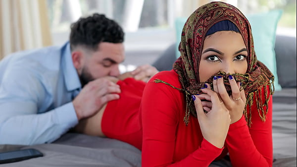 Kakak Tiri Yang Ngajarin Adik Tiri Berhijab Soal Pelajaran Ranjang Sebelum Dia Nikah – Hijablust