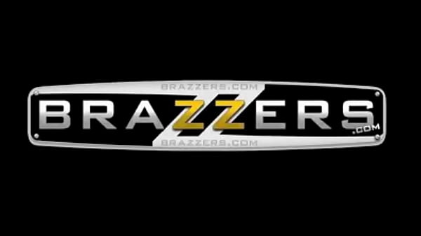 Nonton Brazzers, Bintang Porno Doyan Nempelin Tete Gede Ke Layar, Bikin Makin Pengen