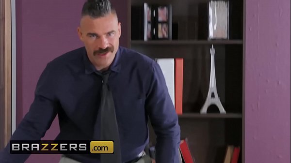 Teteh Gede Di Kantor – Monique Alexander & Charles Dera – Bos Dikendalikan Dari Jauh – Brazzers