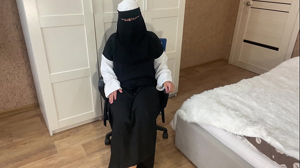Tari Arab Sambil Colmek Memek Sempit Sampai Crot.