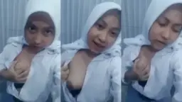 Abg Hijab Sma Pamer Tetek Di Toilet Sekolah, Bikin Ngilu
