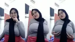 Acha Pake Jilbab, Toket Gede Montok Bikin Ngilu
