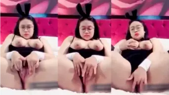 Cewek Kacamata Toket Gede Sendiri Lagi, Haus Banget Digaruk Part3