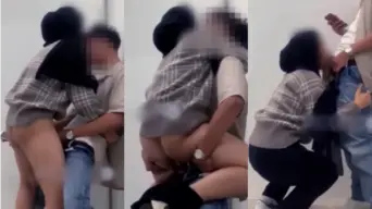 Hijab Ngewe Di Parkiran Mall, Bikin Viral Dan Basah.