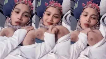 Hijab Tobrut Cantik, Pap Remas Toket Sampai Merem Melek