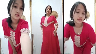 Nadia Budak Daster Merah Bikin Crot, Goyang-goyang Bikin Nafsu Makin Panas.