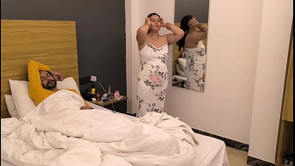 Desi Cewek Puja Baby Mandi Pagi, Badan Basah Kena Air, Bikin Makin Seksi