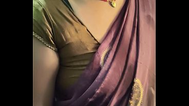 Aku Suka Banget Sama Ibu Rumah Tangga India Yang Seksi Dan Bikin Ngilu.