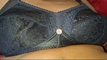 Ibu-ibu Asia Seksi, Gak Tahan Lihat Cowok Keren, Lo Suka Dia?