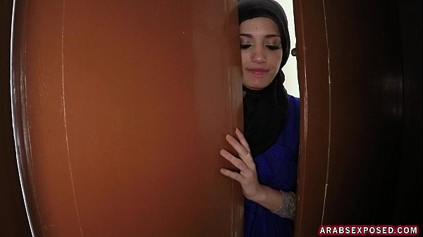Bule Amerika Ngidam Memek Arab, Ngeces Liat Jilbab Basah.