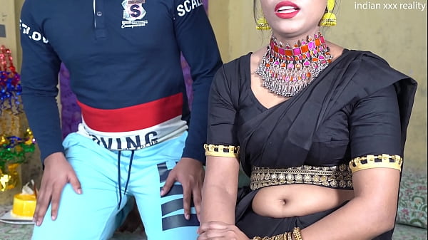 Tonton Video Mesum Ibu Tiri India Di Hari Ulang Tahunnya, Aksi Ngentot Panas Ala Desi Dalam Bahasa Hindi!